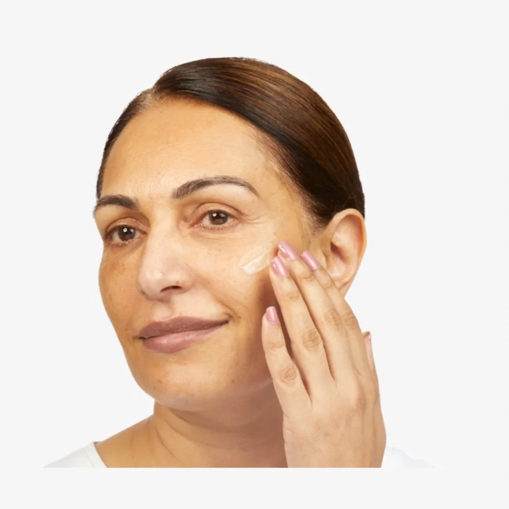 No 7 Restore and Renew face and neck multiaction Serum